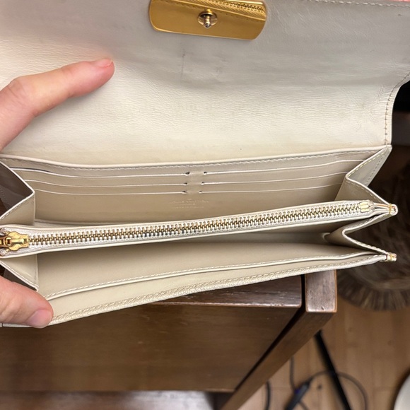 Louis Vuitton beautiful Cream Leather International Wallet